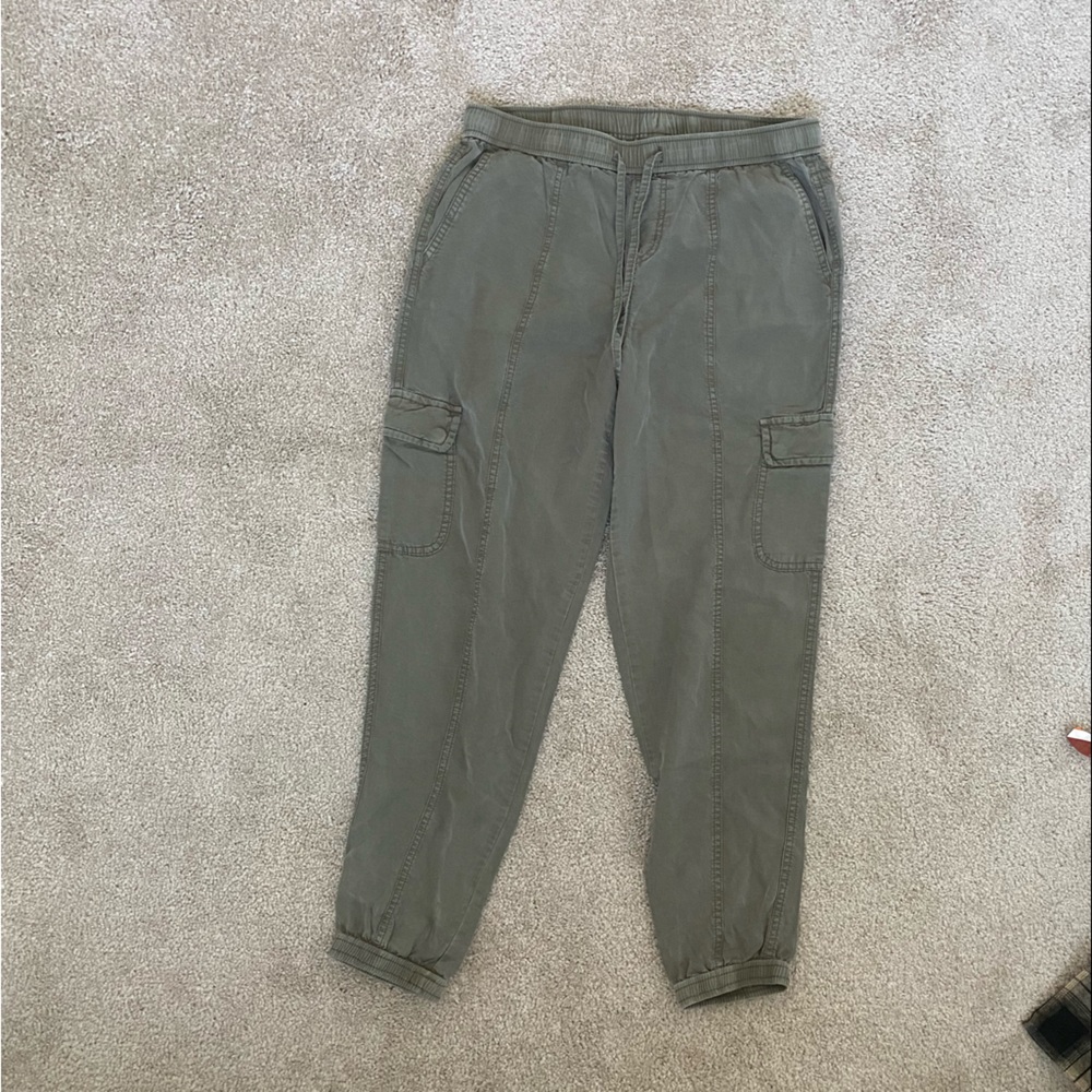Green cargo pants